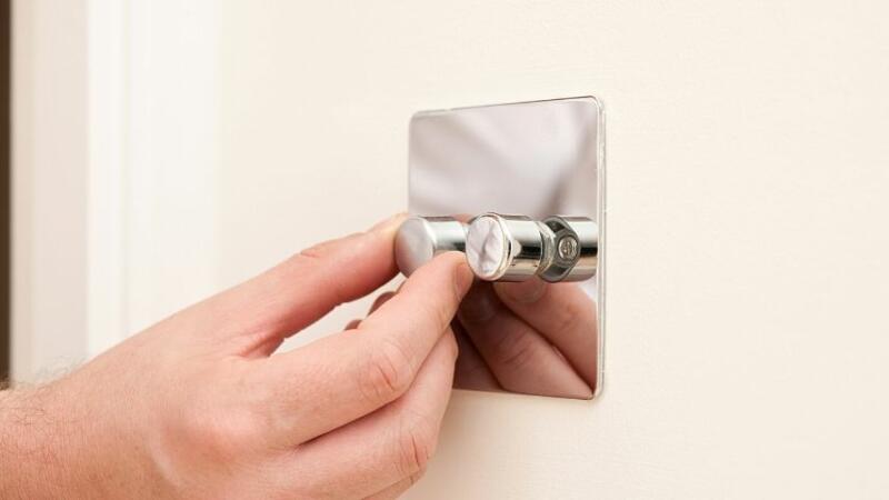 Do not reset a smart bulb not connecting to the WiFi if it's connected to a switch with dimmer function
