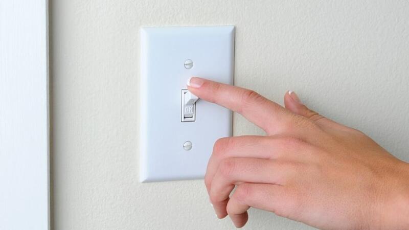 When you reset the smart bulb, make sure that it is connected to a regular switch first